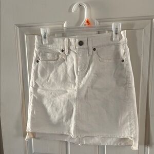Vineyard Vines Cream Denim Skirt